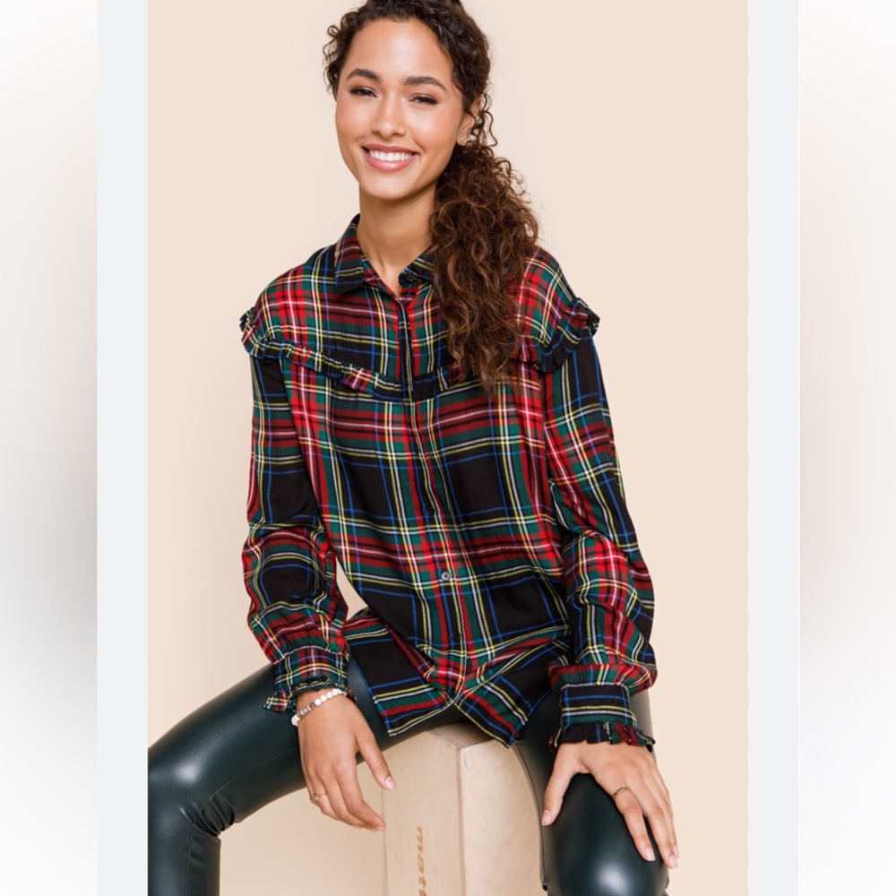 New Francesca’s Collections Raleigh Plaid Ruttled Button Down Top